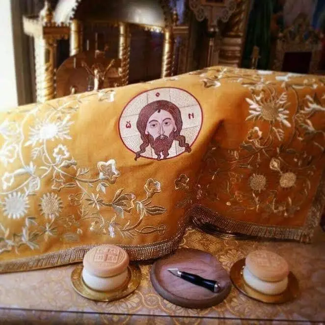 С иконой Иисуса Христа